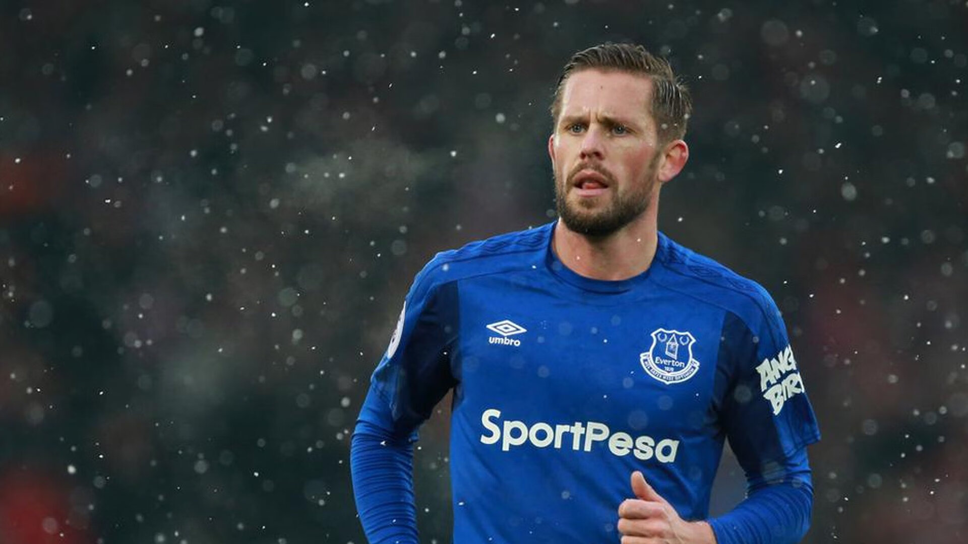 米兰体育app下载安装-曼城本赛季在对阵高位压迫队伍时表现更佳，曼城站位